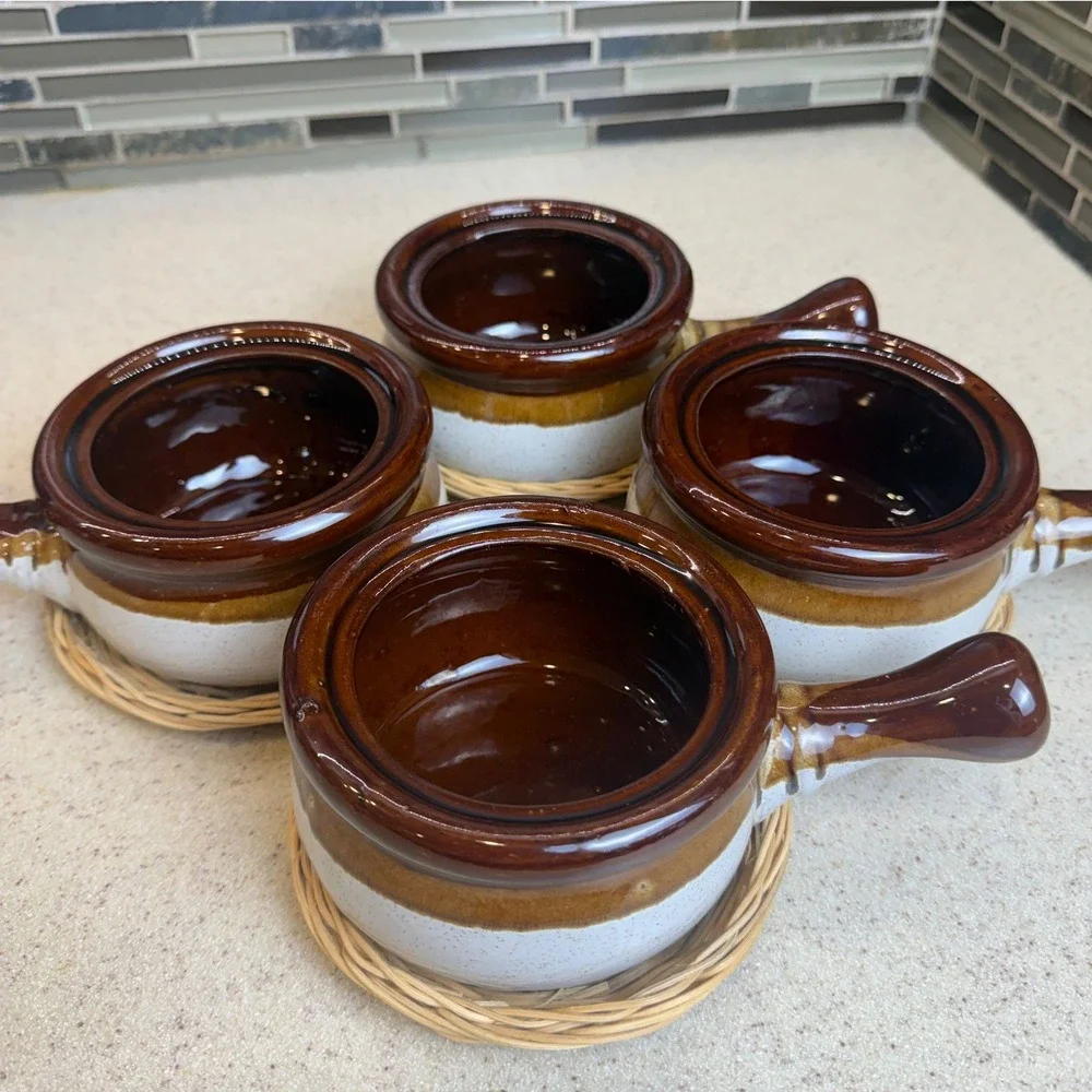 VTG Brown Drip Glaze French Onion Soup Bowls w/ Wicker Coasters Set of 4 Crocks